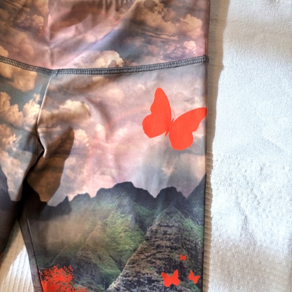 Onzie Butterfly/Mountain Leggings - Picture 3 of 7